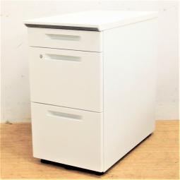 【収納と作業スペースを同時に確保！フリアドデスクや平机のお供に！】■コクヨ（KOKUYO）製　アイエス（iS）シリーズ　3段脇机　■W390×D700×H720mm　■配線口　■シリンダー錠　■ホワイト