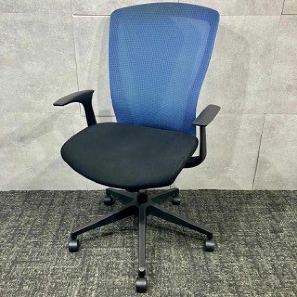 クローブ社製ラフィナートネット2チェア　肘付ハイバック　　中古家具　九州最大級　《オフィスバスターズ福岡博多店は、福岡を拠点として、日本全国へ中古オフィス用品・オフィス家具を提供しております》
                        その他シリーズ
                                    中古
            