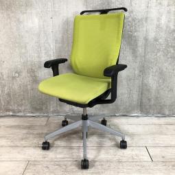 【背面メッシュの人気ミドルクラスチェア！執務室用にも会議室用にもおすすめ！】■イトーキ(ITOKI)製　ミレッザ(mirezza)チェア　肘付きハイバック　背面メッシュ　■可動肘・ハンガー・ランバーサポート付き　■モスグリーン×ブラックシェル