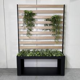 【置くだけで、空間が“癒しとデザイン”に変わる！】■コクヨ（KOKUYO）製　グリーンパーティション／プランター一体型　W1200×D450×H1800㎜　■木目×ブラックフレーム