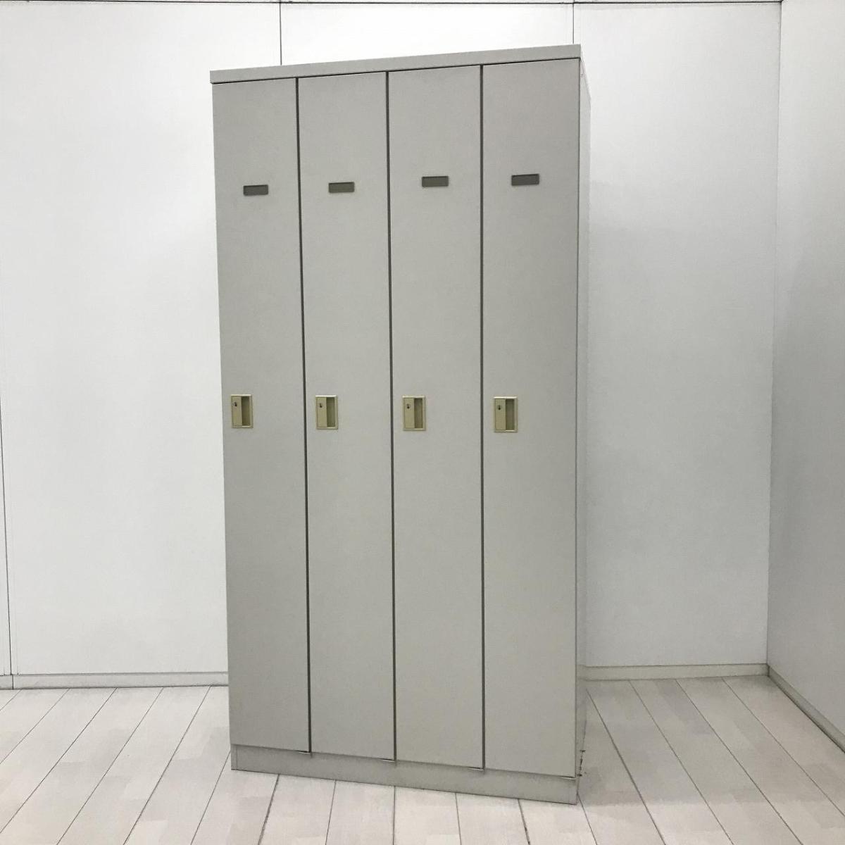 【増員や拠点開設にピッタリ！定番の4人用ロッカー！持ち物管理の必需品！】■オカムラ（okamura）製　4人用ロッカー　更衣ロッカー　■シリンダー錠　■ニューグレー
                        KZ-Ⅱタイプ
                                    中古
            