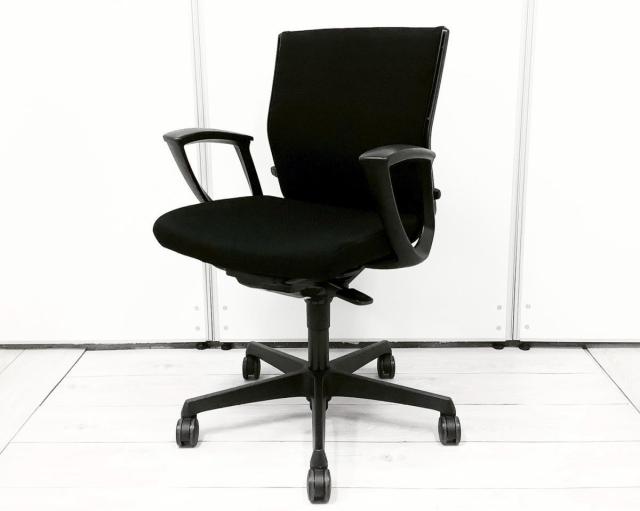 【中古】エスクード  オカムラ（okamura） 肘付ローバックチェア