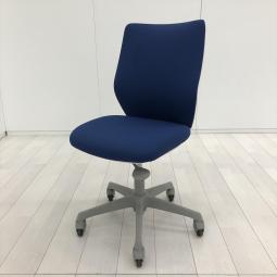 【在庫入替セール】【コンパクトなサイズ感！腰への負担を減らすS字形状！】■オカムラ(okamura)製　CG-Mチェア　肘無し　ローバックチェア　パッドタイプ　【A01049271】ゴムキャスター仕様