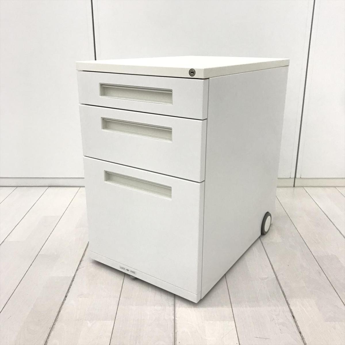 【人気のホワイトカラーの入荷です！A4ファイルも沢山収納可能！】■プラス (PLUS) 製　　デスクインワゴン３段　■高さ650mm　■ホワイト　■シリンダー鍵
                        その他シリーズ
                                    中古
            