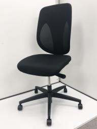 【オフィスになじむブラックカラーのシンプルなチェア！】■プラス　ジロフレックス353 (giroflex353 )　 ■肘無ハイバックチェア　■ブラック　■コートハンガー付き【入替セールにつき60%OFF！】