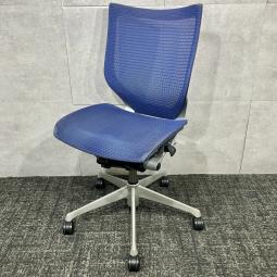 【オカムラ製定番チェア！】■オカムラ　バロンチェア　肘無　ミディアムブルー　ローバック　シルバーフレーム　■良い椅子は腰を守る投資です！【Okamura　Baron】