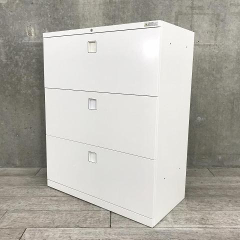【583034】【ファイル収納にオススメ！高品質で使いやすい人気シリーズの3段ラテラル書庫！】■オカムラ（okamura）製　レクトラインシリーズ　3段ラテラル書庫　ローキャビネット　■シリンダー鍵　■ホワイト　オフィスバスターズ　水戸サテライト　大子町　北茨城市　高萩市　日立市　常陸太田市　常陸大宮市　那珂市　東海村　ひたちなか市　城里町 水戸市　笠間市　茨城町　大洗町　小美玉市