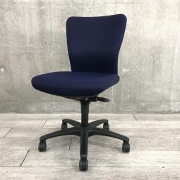 【快適な座り心地とシンプルで使いやすい操作性！】■オカムラ（okamura）製　カロッツァ（Carrozza）チェア　肘無し　ローバック　■ダークブルー×ブラックシェル　【弊社使用欄：A01061915】