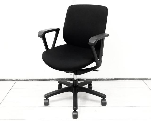 【中古】トルテR  イトーキ（ITOKI） 肘付ローバックチェア