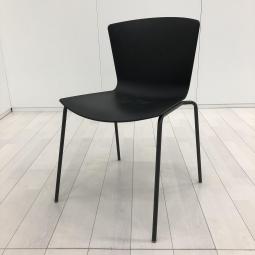 【在庫入替セール品！（本在庫限定価格）】【軽量なのに抜群の安定感！！収納のスペースを取らないスタッキングチェア】■セレックス（Sellex）製　スラム（Slam）シリーズ　■スタッキングチェア　ミーティングチェア　肘無　　■ブラック　【弊社使用欄：A01041666】【HU】