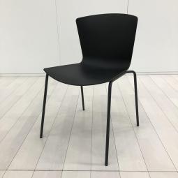 【在庫入替セール品！（本在庫限定価格）】【軽量なのに抜群の安定感！！収納のスペースを取らないスタッキングチェア】■セレックス（Sellex）製　スラム（Slam）シリーズ　■スタッキングチェア　ミーティングチェア　肘無　　■ブラック　【弊社使用欄：A01041667】【HU】