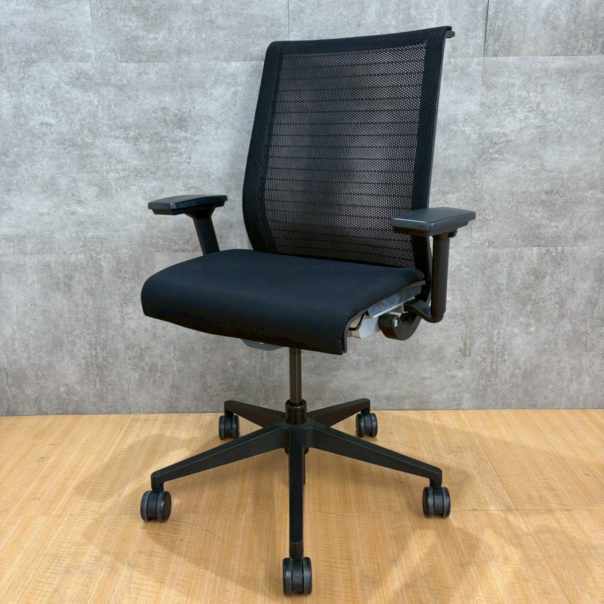 【ワイヤー構造が体を支える、有名海外メーカー製の定番チェア！】■スチールケース（Steelcase）製　シンク（think）チェア　肘付ハイバック　背面メッシュ　■可動肘　■ブラック
                        シンクチェア（旧モデル）
                                    中古
            