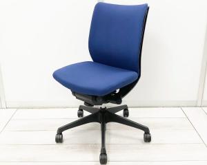 【10脚入荷】【高いデザイン性と快適なクッション性が人気のOAチェア！】■オカムラ（okamura）製　ヴィスコンテ（Visconte）チェア　肘無し　ローバック　■クッションタイプ　■ミディアムブルー×ブラックシェル