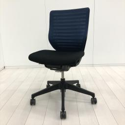 【在庫入替セール品！（本在庫限定価格）】【理想的な座り心地を実現！操作レスな体重感応メカを搭載！オフィスの雰囲気をあげる定番チェア！】■イトーキ（ITOKI）エピオスチェア（EPIOS）■肘無しチェア　■ブラックフレーム　■ネイビー【弊社使用欄：A01041745】【HU】