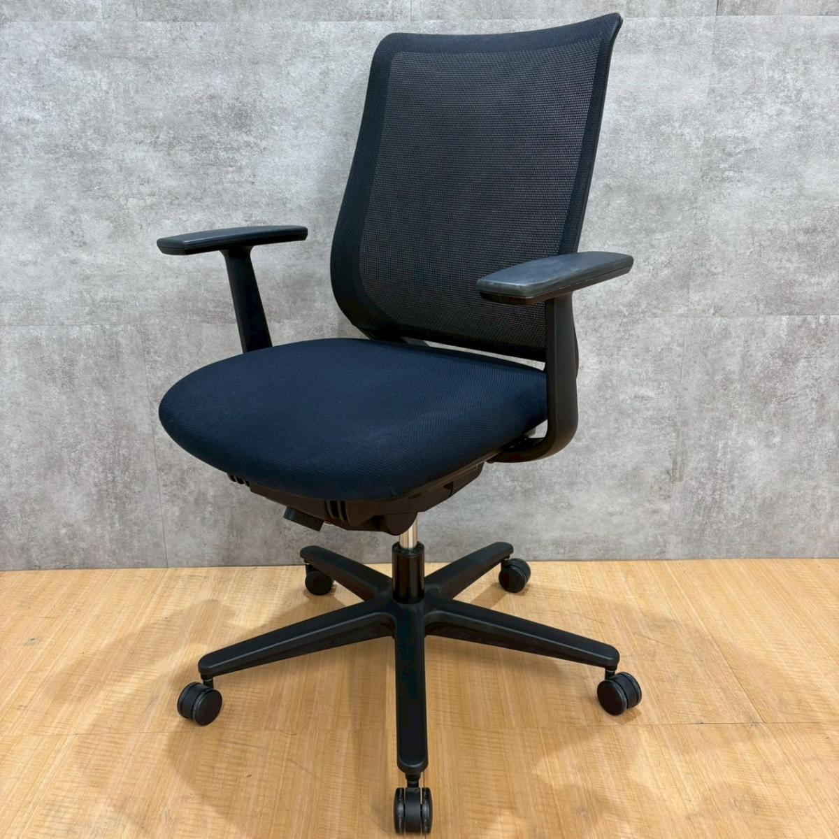 【シンプルなデザインと快適な座り心地！通気性の良いメッシュ仕様！テレワークにも最適！】■コクヨ（KOKUYO）製　 ミトラ（Mitra）チェア　肘付き　ローバック　■固定肘　■背面メッシュ　■ブラック
                        ミトラシリーズ
                                    中古
            