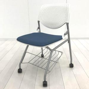 【フレキシブルに使えるキャスター付！】■オカムラ　ルナシリーズ　ネスティングチェア　ブルー　■便利に使える！足元棚付き！　ルナチェア【ABW】