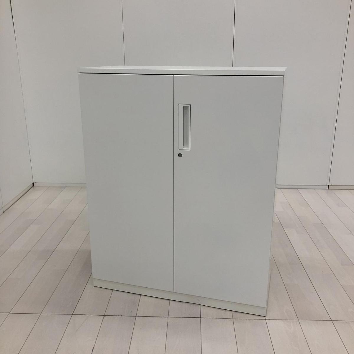 【収納物がひとめで分かる奥行き450mmの両開き書庫！】■コクヨ（KOKUYO）製　エディア（EDIA）シリーズ　両開き書庫　ローキャビネット　■シリンダー錠　■天板・ベース付　■ホワイト
                        エディア
                                    中古
            