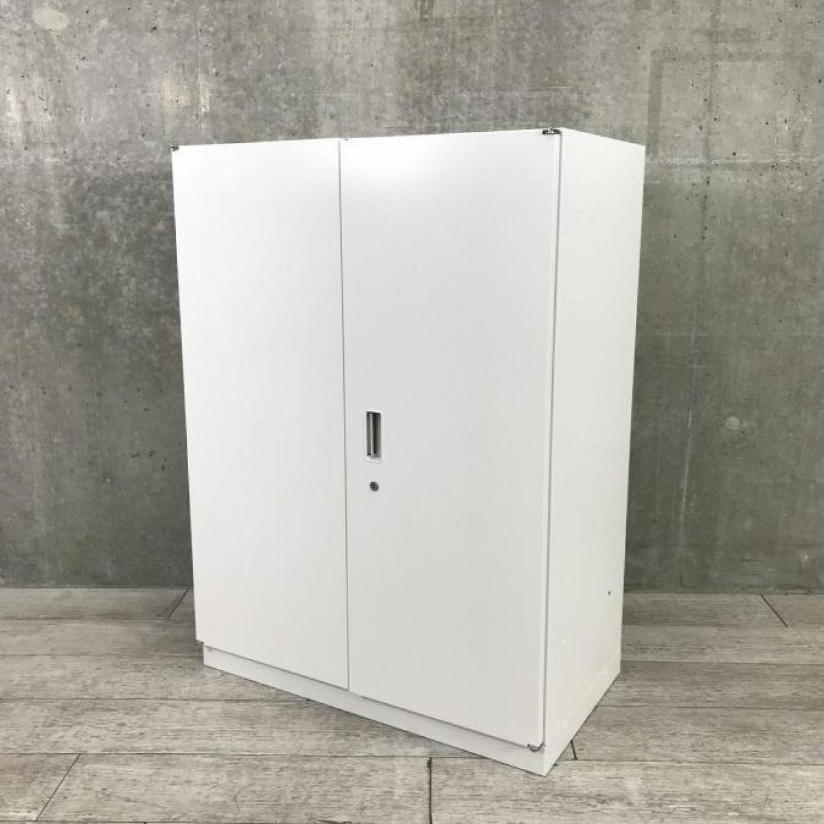 【オフィスの定番！大きく開いて見やすい両開き書庫！】■イトーキ（ITOKI）製　シンライン（THIN LINE）シリーズ　両開き書庫　ローキャビネット　H1100㎜　■シリンダー錠　■ホワイト
                        シンライン
                                    中古
            