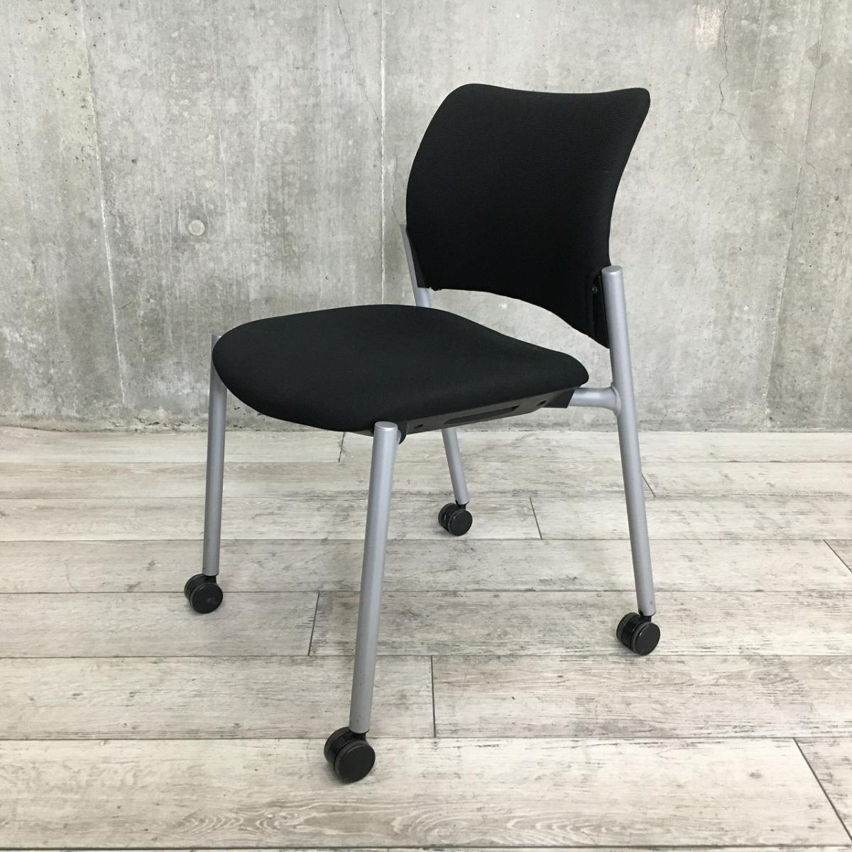 【使わない時は重ねて収納可能！セミナーや打ち合わせに！】■オカムラ(okamura)製　8147シリーズ　スタッキングチェア　ミーティングチェア　クッションタイプ　■キャスター付　■ブラック
                        8147シリーズ
                                    中古
            