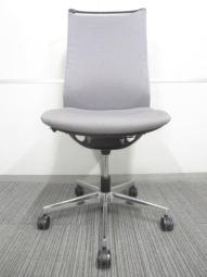 【スタイリッシュでモダンな空間を演出！】■オカムラ　モードチェア　グレー　※背面上部にホツレ・破れあり　■インナーメッシュ構造による優しく包み込む座り心地！ 【Okamura　mode】★8