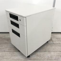 【在庫入替セール】■プラス（PLUS）製　フラットラインシリーズ　デスクインワゴン　3段ワゴン　H605mm　■ホワイト　■シリンダー錠【A01022313】