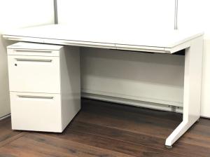 起業や移転時におススメ！平デスク+ワゴンの片袖机セット/オススメ(おすすめ) /人気商品【弊社使用欄：A01071369】■平デスク　引き出し付き　W1400×D700×H720mm　■ホワイト/オカムラ（okamura）製アドバンス（ADVANCE）シリーズ