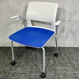 【8脚入荷！】■コクヨ 会議チェア　/　嬉しい肘付・キャスター付〇　/　重ねて収納だから保管場所最小限に　/　オフィスバスターズ福岡博多店は全国対応可能です