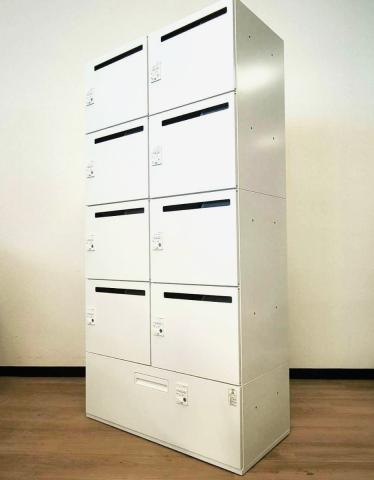 【584146】【収納力バツグンのパーソナルロッカーが入荷! フリーアドレスとセットでのご使用もオススメです!】■コクヨ(KOKUYO) イノン(iNON)シリーズ 8人用パーソナルロッカー+1段ラテラル 投函口付 ダイヤル錠 H1910mm ■便利に使える引出し収納付 ■自由席 ■メールロッカー オフィスバスターズ 水戸サテライト 大子町 北茨城市 高萩市 日立市 常陸太田市 常陸大宮市 那珂市 東海村 ひたちなか市 城里町 水戸市 笠間市 茨城町 大洗町 小美玉市