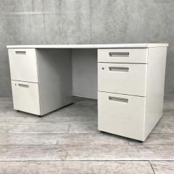 【在庫入替えセール！】【定価約１６万円】【充実のワークスペース！豊富な引出しで机上をスッキリ整理！】■コクヨ（KOKUYO）製　BS＋シリーズ　両袖デスク　W1400mm　右袖３段/ 左袖２段　■ニューグレー　■シリンダー錠　※真ん中引き出し無し【AD】