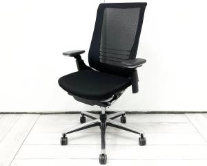 【最上級の座り心地！先進ワークスタイルに対応する革新的ワークチェア！】■コクヨ製　インスパインチェア　可動肘付　ブラック　■腰部にフィットするワイヤーランバーサポート！【KOKUYO　INSPINE】