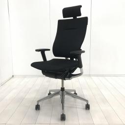 【イトーキが手掛ける高機能チェア！】■イトーキ（ITOKI）製　スピーナ（Spina）チェア　肘付　エクストラハイバック　クロスバックタイプ　■可動肘・ヘッドレスト付き　 ■ブラック