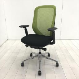 【前傾チルト機能付き！オカムラ製品で最も人気を集める高機能メッシュチェア！】■オカムラ(okamura)製　シルフィー(Sylphy)チェア　肘付ハイバック　■可動肘　■背面メッシュ：ライムグリーン　■座面クッション：ブラック