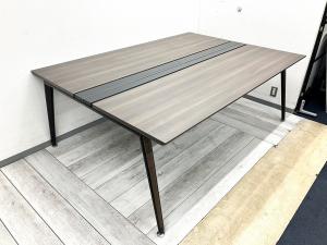 洗練された木目と機能美。上質な空間を創る大型デスク。#静岡市（葵区） #浜松市（中区） #磐田市 #富士市 #沼津市 #三島市