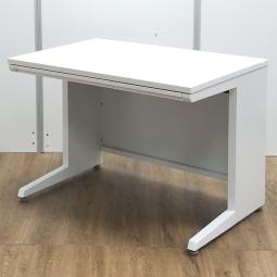 【引出し日焼け】オカムラ製　アドバンス　ホワイト　W1000サイズ　W1000xD700xH720サイズ　引き出し付　W1000タイプのコンパクト事務机！　人気のホワイト平机！　W1000平机！！