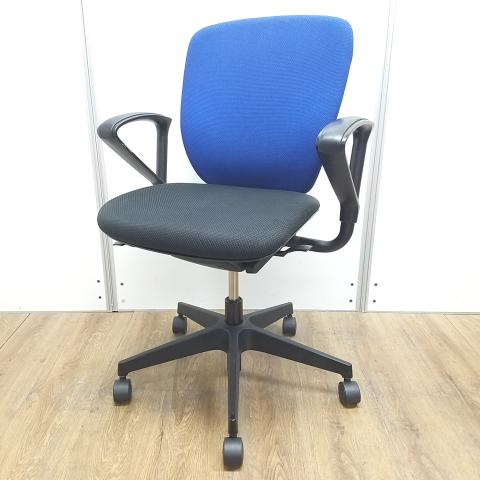 【中古】プラオチェア  イトーキ（ITOKI） 肘付ローバックチェア