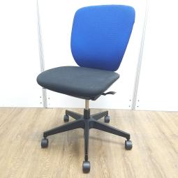 イトーキ製　プラオ　ブルー　背面：ブルー/座面：ブラック　肘無し　ローバック　ランバーサポート付　一人ひとりにマッチする座り心地！　ミドルクラスの定番チェア！　肘無しローバックチェア！！