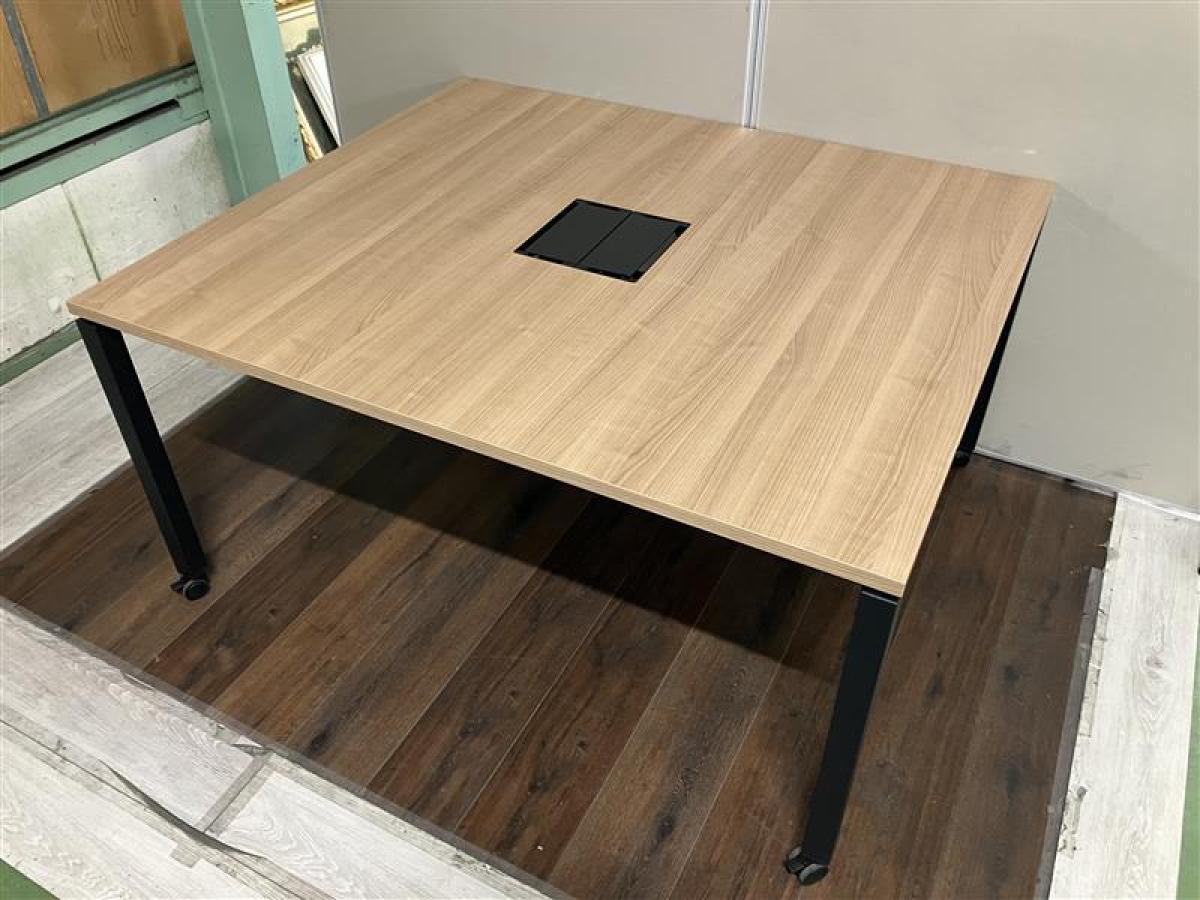 【訳アリ特価】分解不可のためお安くご案内　コクヨ　ワークフィット　ナチュラル×ブラック　お洒落な什器でオフィスをおしゃれ空間に！！ワークテーブル・連結してフリアドのように！
#岐阜#愛知#三重#静岡#CS在庫
                        ワークフィット
                                    中古
            