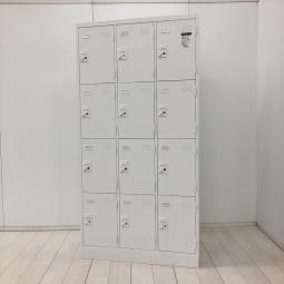 【12人分をスマートに管理！オフィスを整える定番ロッカー！】■コクヨ（KOKUYO）製　12人用（3列4段）パーソナルロッカー　W900×D515×H1790mm　■ダイヤル錠　■ホワイト