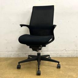 コクヨ　M4　ブラック　クロス：ブラック×シェル：ホワイト　コートハンガー付き　固定肘　新感覚オフィスチェア　※シェル部分に強い日焼けあり