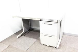 定番サイズのオフィスデスク＋2段ワゴンセットの疑似片袖机！ワゴンが動くのでレイアウト変更時ストレス無し！
■オカムラ/SD-e/ニューグレー　横幅1200㎜タイプ