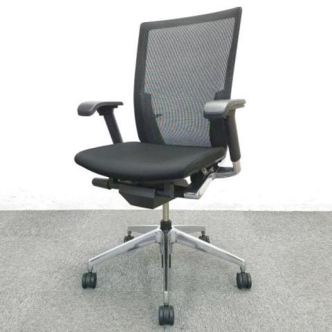 【4/20(月)入荷予定の商品となります！】【シャープかつシンプルなデザイン！大きな背面が体にフィット！通気性がよく長時間でも快適な高級チェア！】
■イトーキ (ITOKI)　ヴェント (Vento)チェア　肘付きハイバック　背面メッシュ　■可動肘　■ランバー付き　■ブラック
