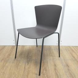 ★【T1】【商品入替のため、残り5脚限り】セレックス製　スラム　ブラウン　軽量なのに抜群の安定感！　収納のスペースを取らないスタッキングチェア　ミーティングチェア　スタッキングチェア！！