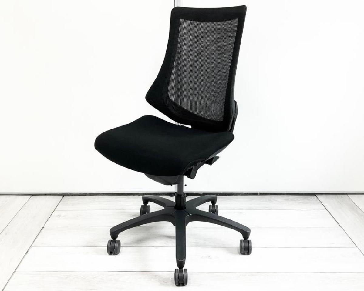 【三次元フォルムが腰にフィット！】■イトーキ製　肘無し　エフチェア　ハイバック　ブラック　■姿勢の変化にフレキシブルに対応！減【AD】
                        エフメッシュ
                                    中古
            