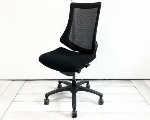 【三次元フォルムが腰にフィット！】■イトーキ製　肘無し　エフチェア　ハイバック　ブラック　■姿勢の変化にフレキシブルに対応！減【AD】