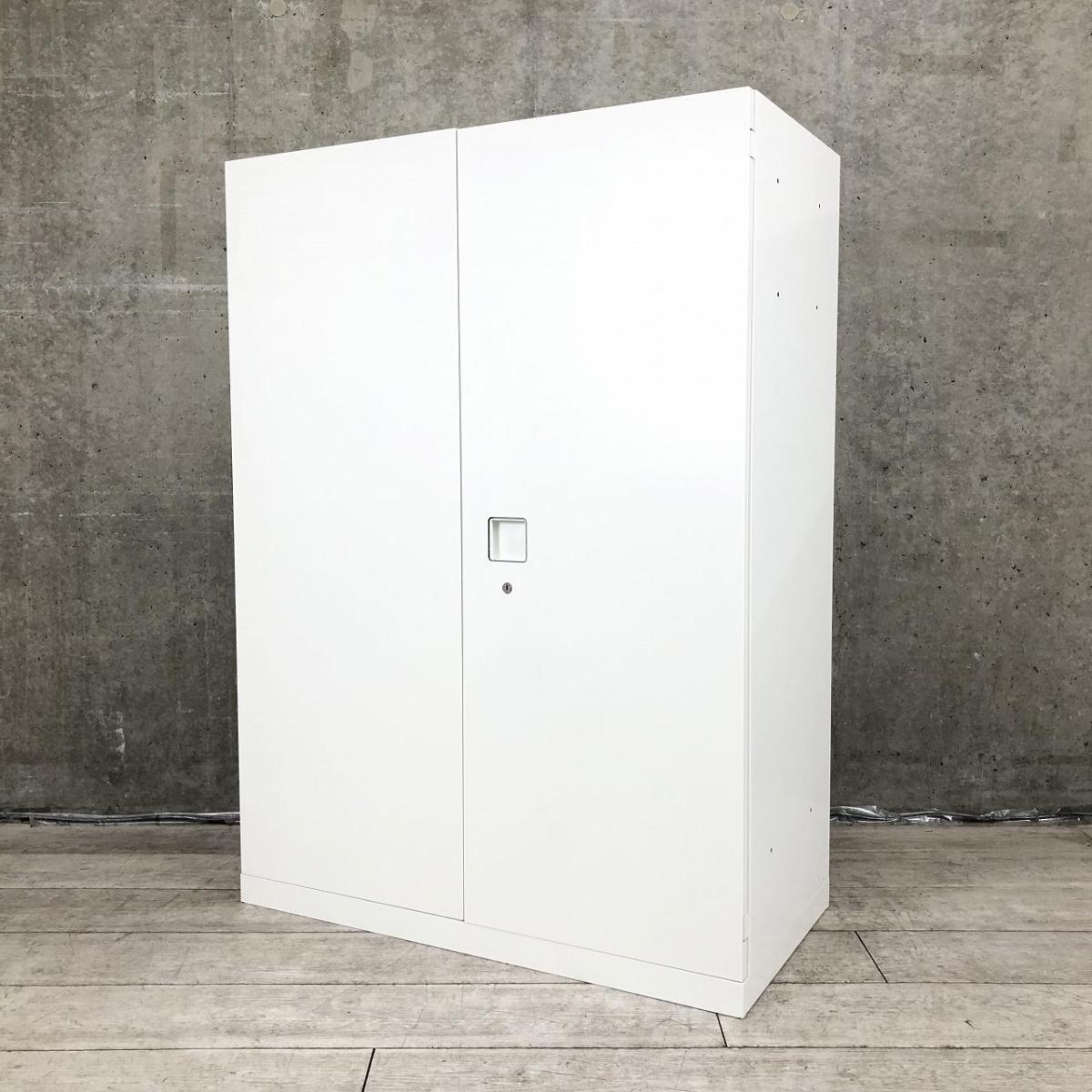 【在庫入替品】【オフィスの書類をスッキリ整理！取っ手がどの方向からでも開くマルチハンドルが人気！】　■オカムラ（okamura）製　レクトラインシリーズ　ローキャビネット　両開き書庫　H1250㎜　■ホワイト　■シリンダー錠【T4】
                        レクトライン
                                    中古
            