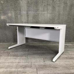 【ベーシックで使いやすい！スタンダードな幅1400㎜のオフィスデスク！】 ■ITOKI（イトーキ）製　CZRシリーズ　平机　W1400×D700㎜　引き出しなし　■ホワイト