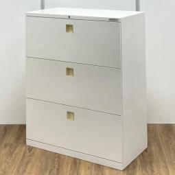 ★【T4】【商品入替のため、残り4台限り】【把手目立つ日焼け】オカムラ製　レクトライン　ホワイト　ホワイト天板付　3段ラテラル書庫！！【管理番号：A01050849】