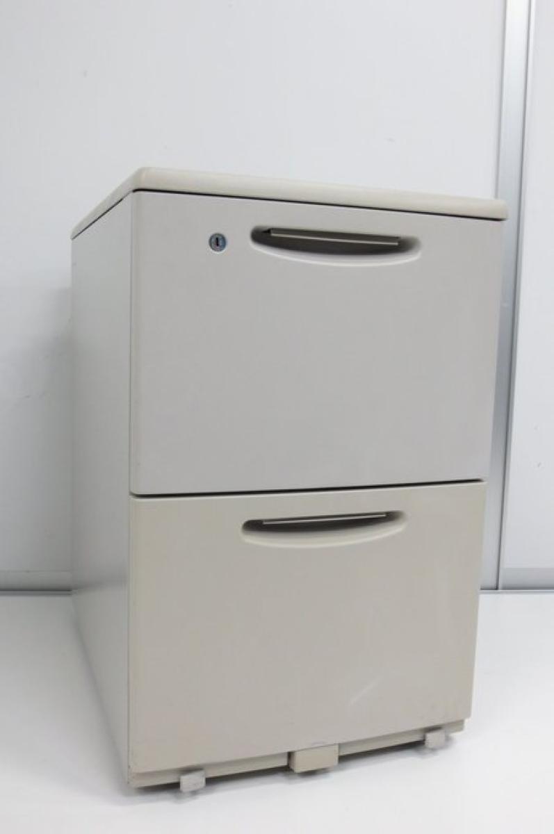 【在庫入替セール】【大容量収納ならこれ！A4用紙が2段分収納可能！】　■オカムラ（okamura）製　SDシリーズ　2段ワゴン　デスクインワゴン　H610mm　■ニューグレー　■シリンダー錠【T4】
                        SD
                                    中古
            