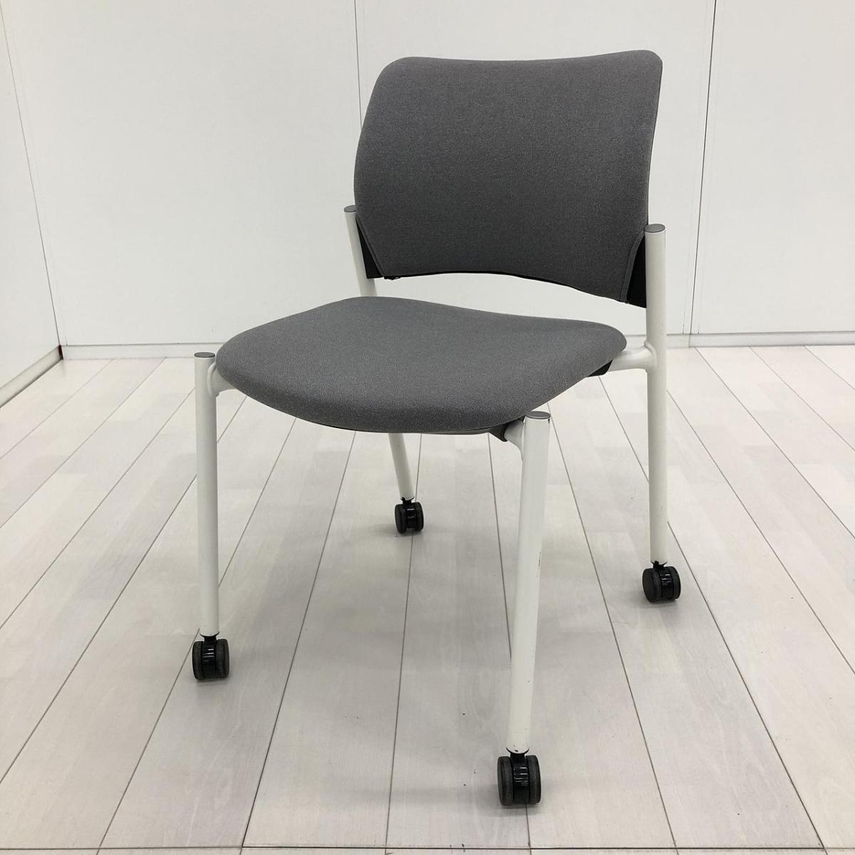 【使わない時は重ねて収納可能！セミナーや打ち合わせに！】■オカムラ(okamura)製　8147シリーズ　スタッキングチェア　ミーティングチェア　クッションタイプ　■キャスター付　■グレー　ホワイト脚
                        8147シリーズ
                                    中古
            