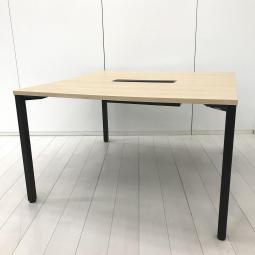 ABW/会議室/フリーデスク ■オカムラ（okamura）製　アプションフリー（aption Free）　W1200×D1200×H720mm　■配線カバー付き　■木目ナチュラル